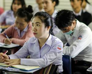 La Fondation forme les professionnels de santé partout dans le monde. Ici, à la faculté de pharmacie de Vientiane (Laos). Classe au Laos