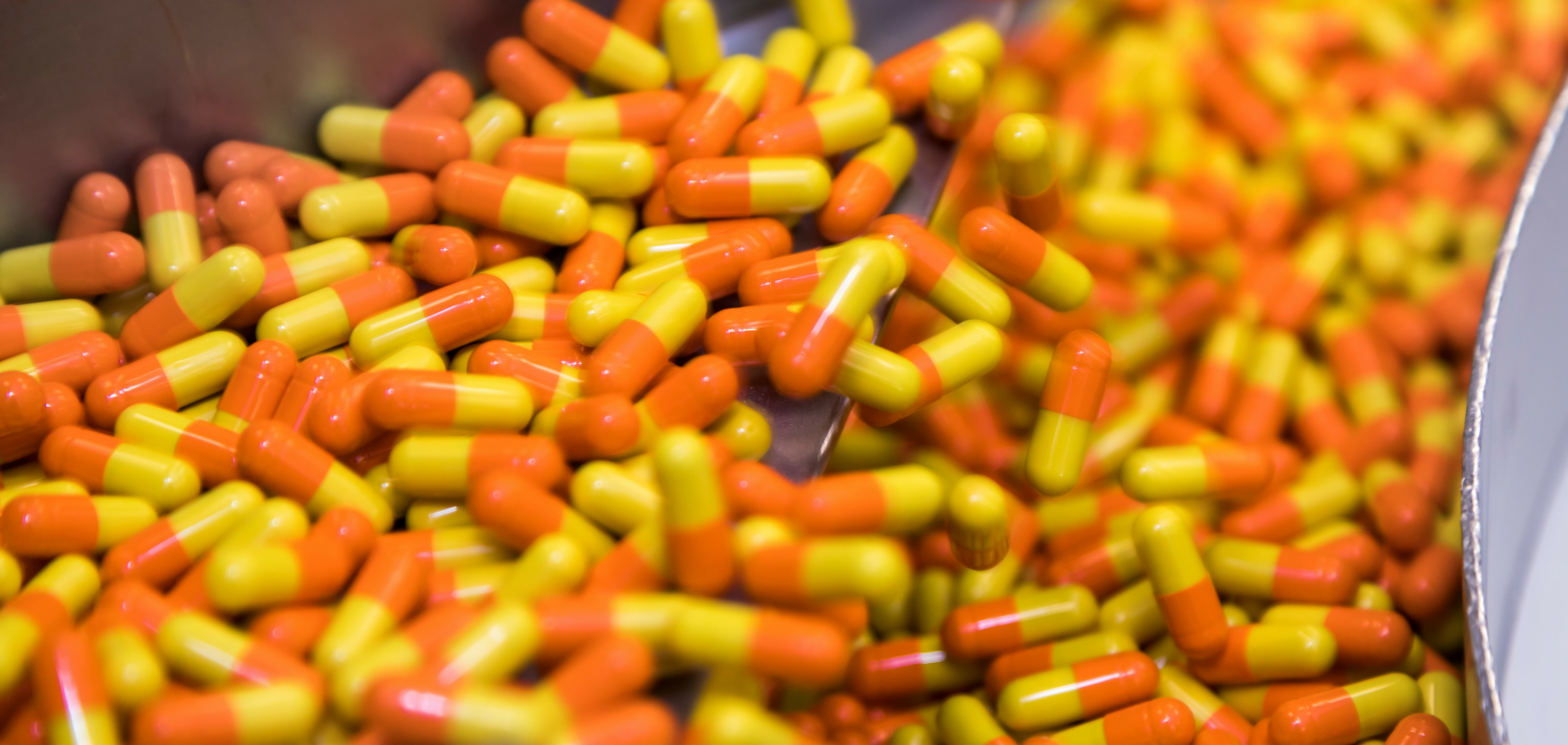 gélules jaune et orange